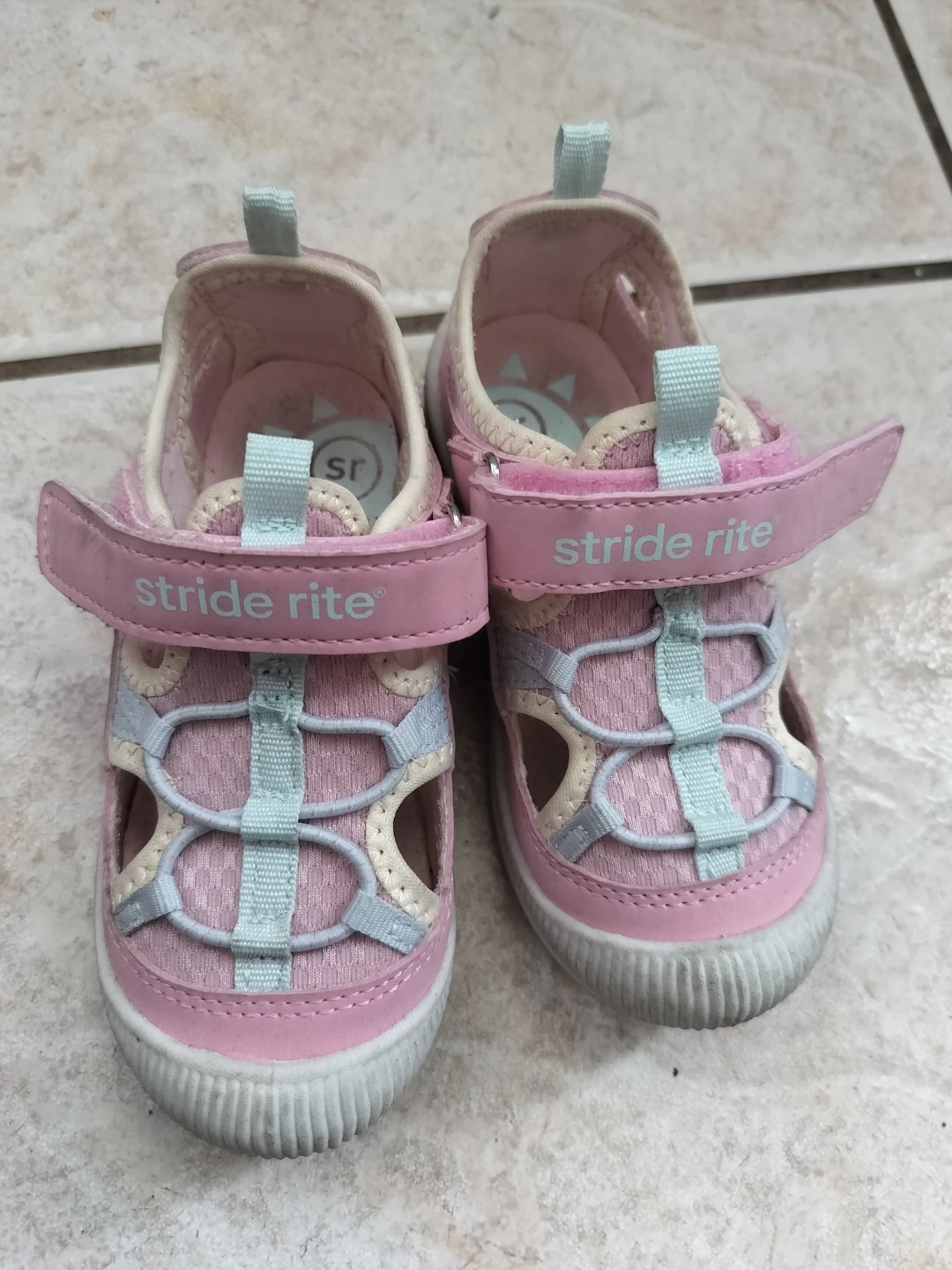 🏈 Stride Rite pink sandals