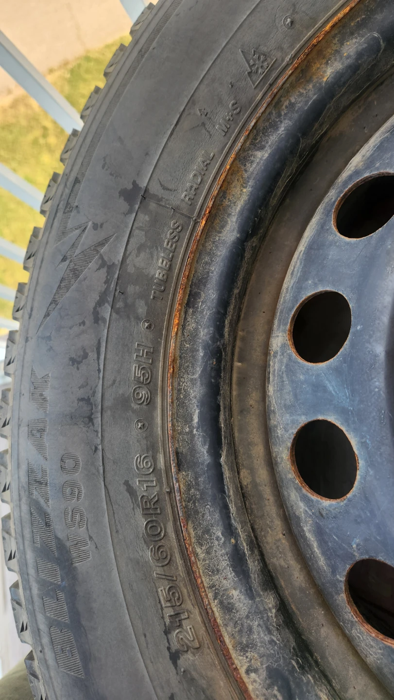 Bridgestone Blizzak Winter Tire on Rims - photo 2