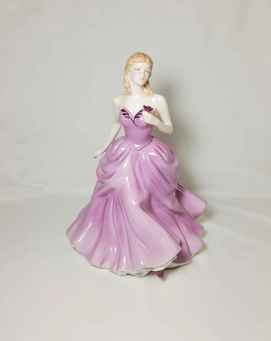 Royal Doulton Figurine pretty Ladies Victoria