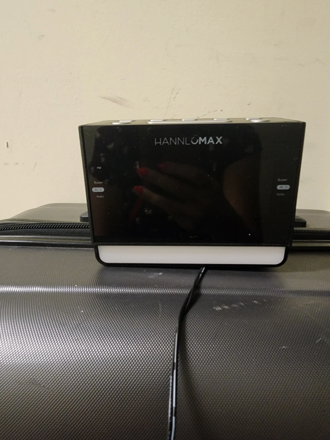 HANNLOMAX AM/FM Clock Radio with Snooze and Sleep Functions - photo 2