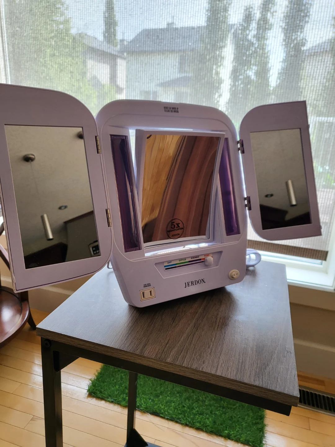 Jerdon Tri-Fold Lighted Makeup Mirror