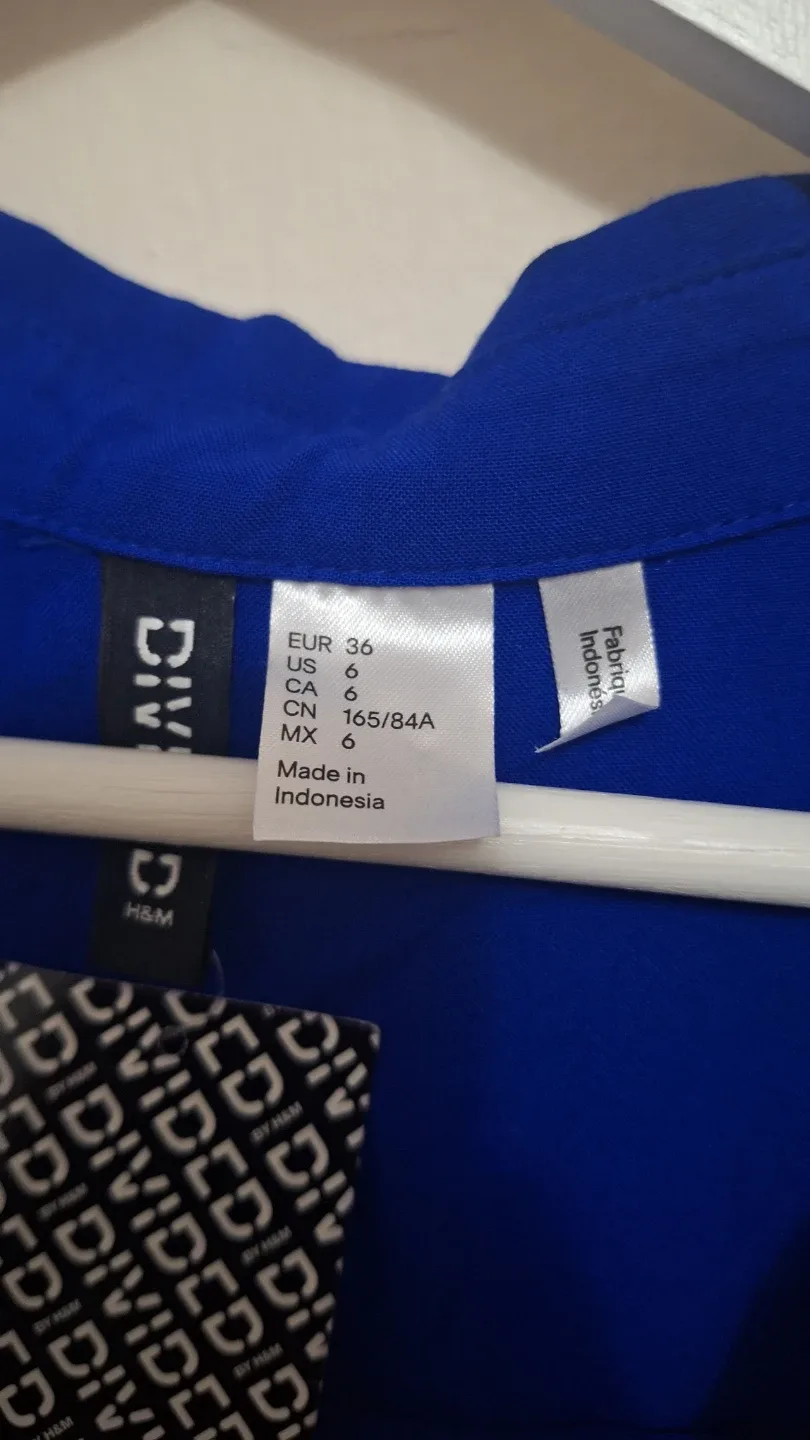 H&M Divided Royal Blue Sleeveless Button Up Shirt - photo 3