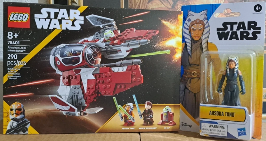 LEGO/Star Wars Ahsoka's Jedi Interceptor 75401 and Figure