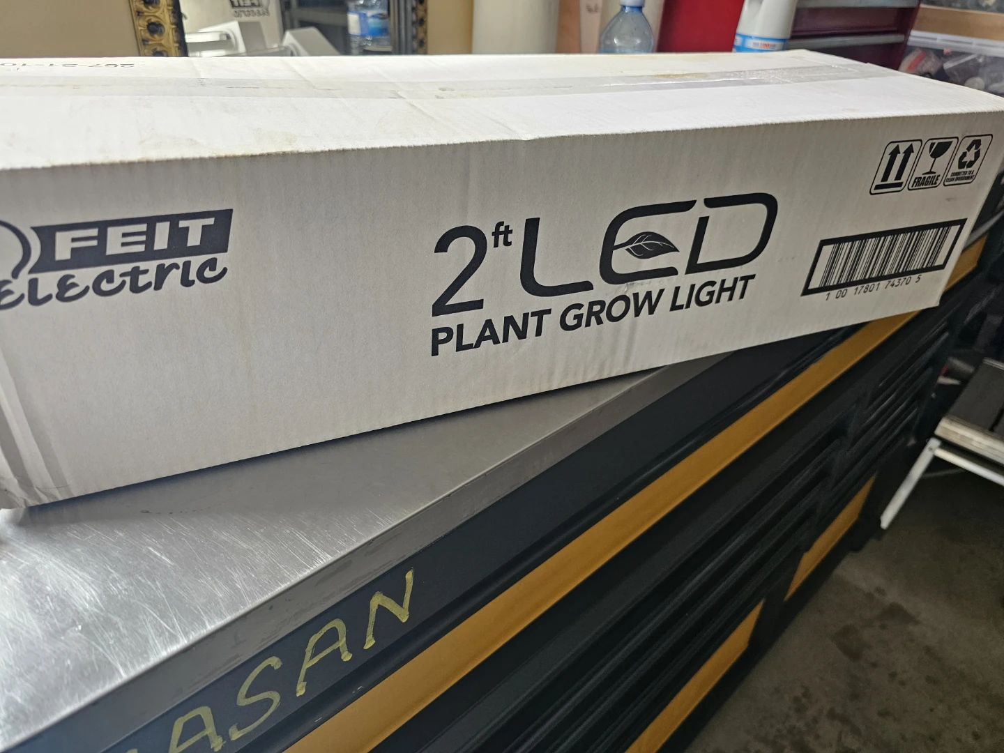 Feit electric led fixture