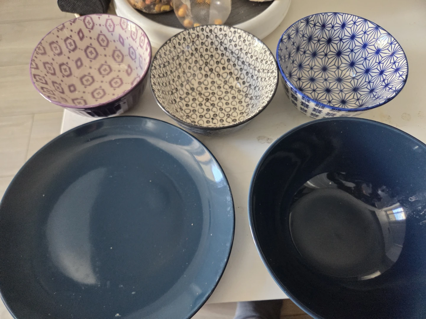 Set of assorted ceramic bowls and plate - photo 3