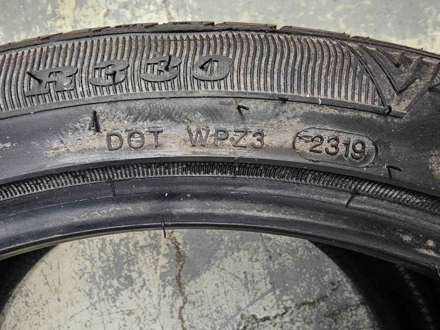 295/35 R20 ALL SEASON TIRE (1 ONLY) - photo 4
