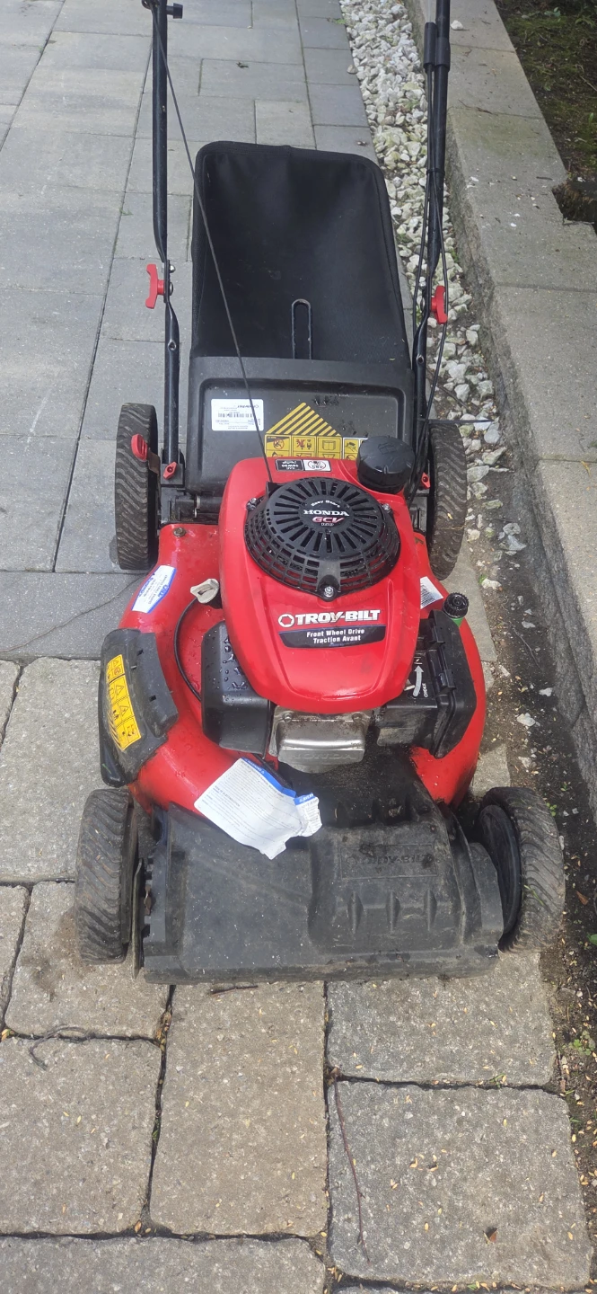 Troy-Bilt Lawn Mower with Honda GCV160 Engine - photo 4