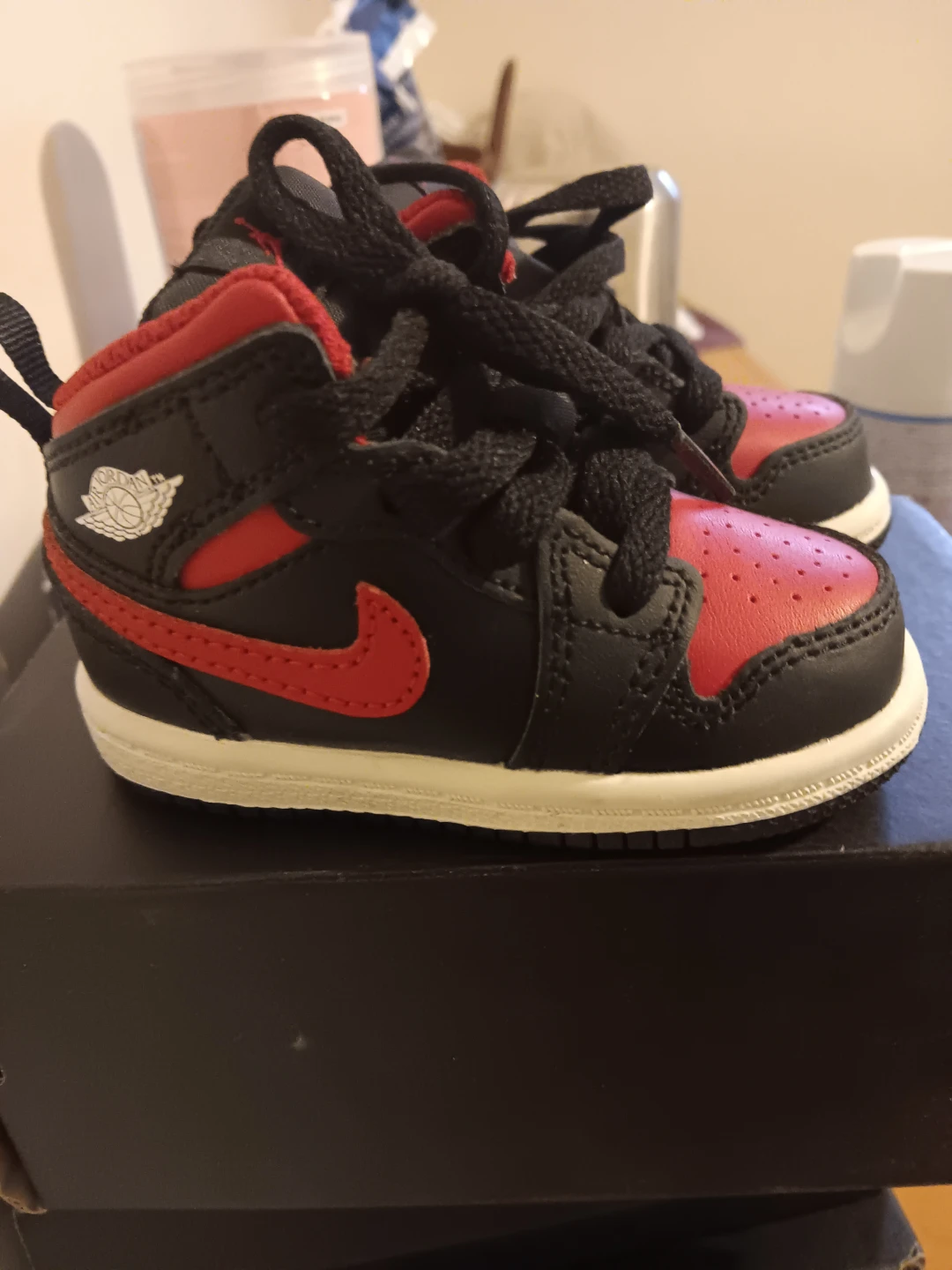 New Jordan 1 Mid (TD) Size 4c