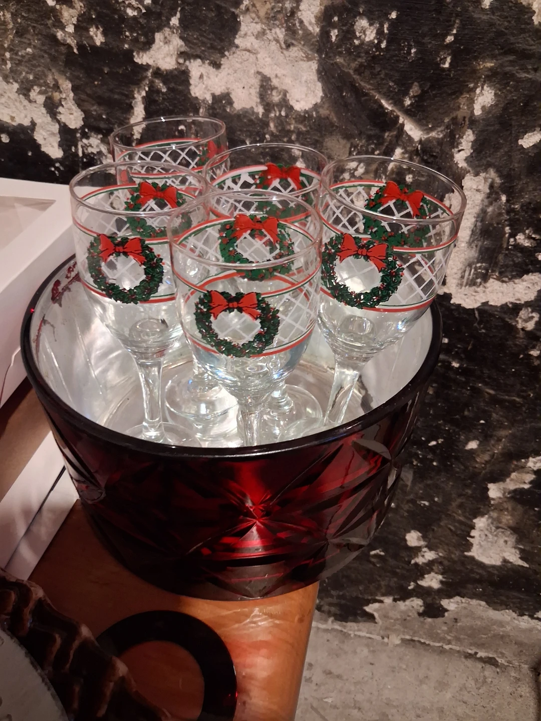 Set of 6 Christmas Wreath Wine Glasses + container