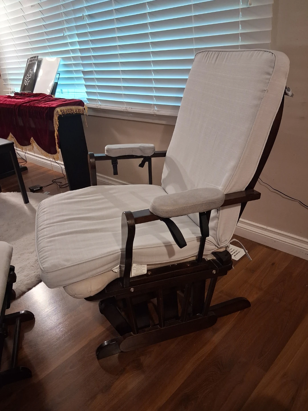 Glider Rocker Chair with Ottoman - photo 3