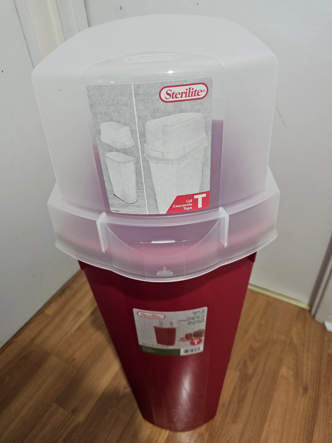 Sterilite Red Gift Wrapping Paper Storage Box 🏈