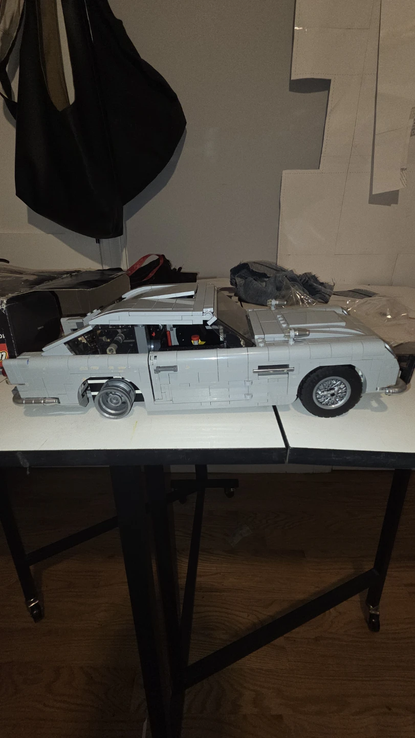 LEGO 10262 James Bond Aston Martin DB5 MISSING TIRE - photo 4