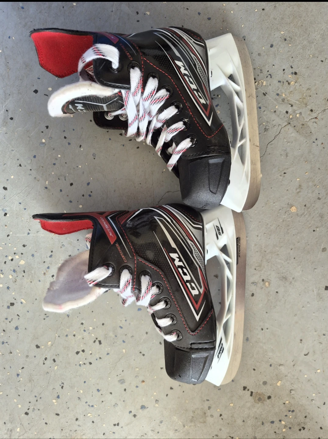 CCM YOUTH JetSpeed Hockey Skates size 11