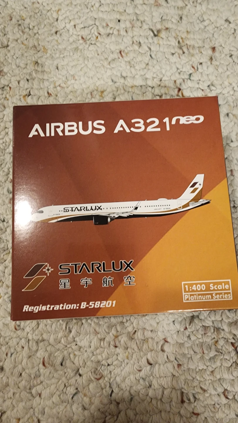 Starlux Airbus A321neo 1:400 Scale Model