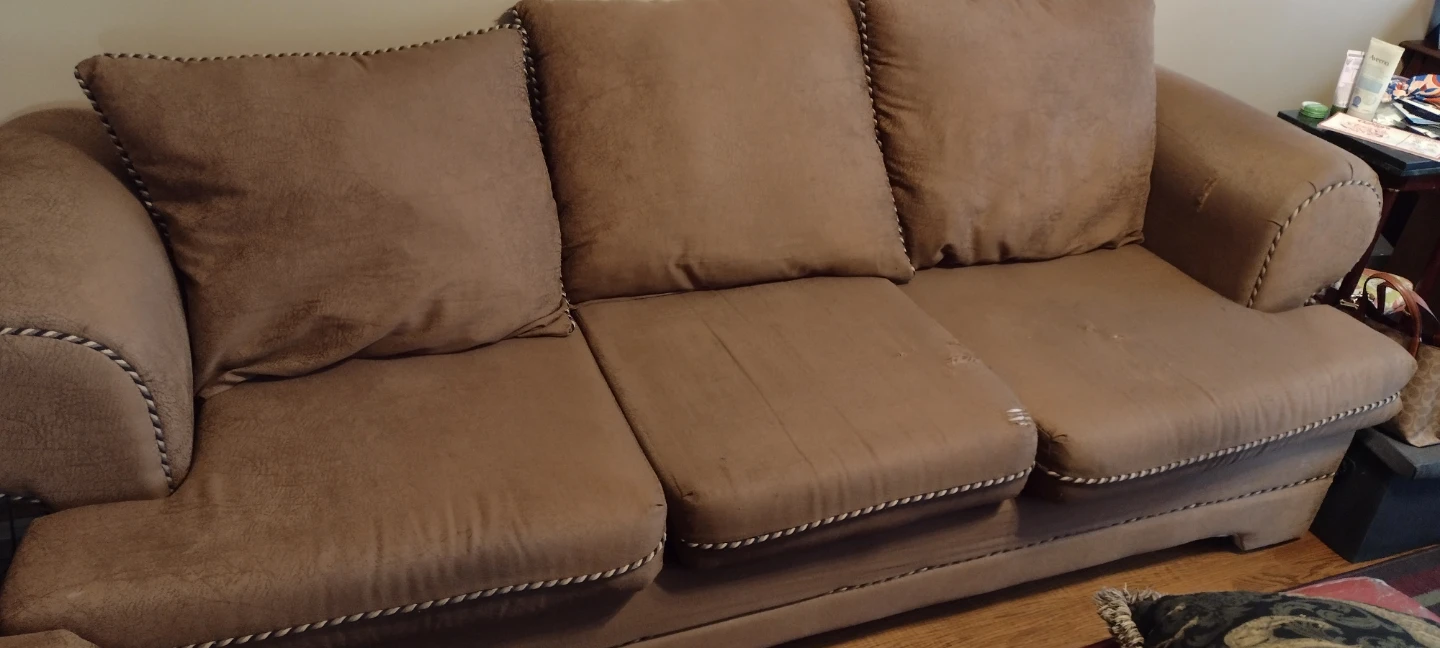 Couch,  loveseat,  chair set : FREE - photo 3