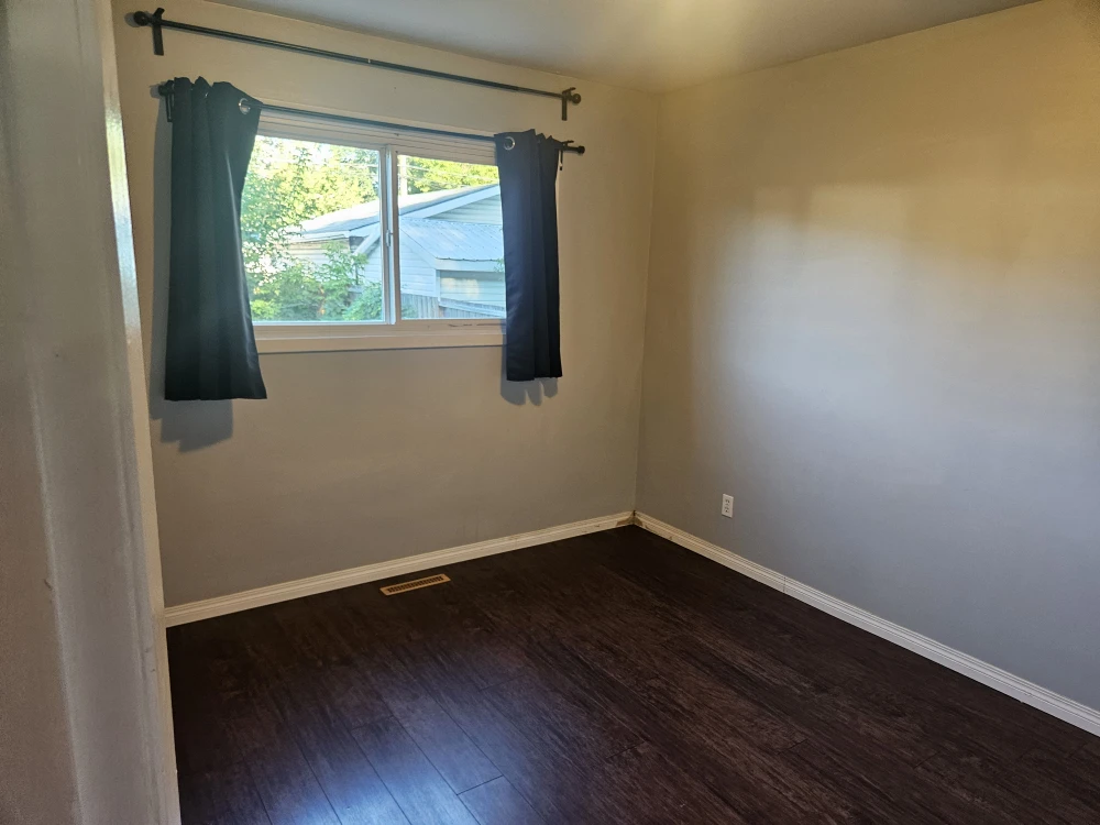 3 bed 1 bath upstairs suite - photo 3