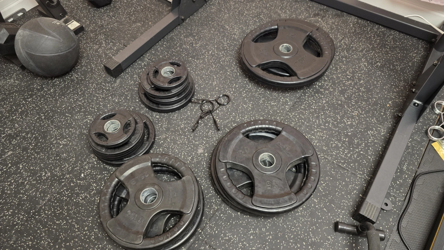 Squat Rack + Barbell 83 Inches + 250lb weights - photo 2
