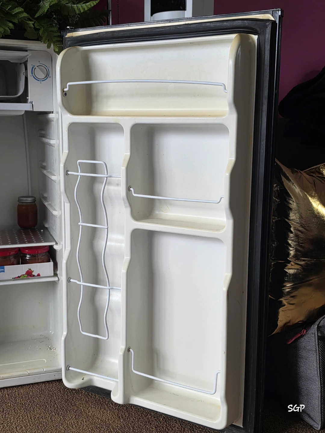 RCA Mini Fridge - photo 3