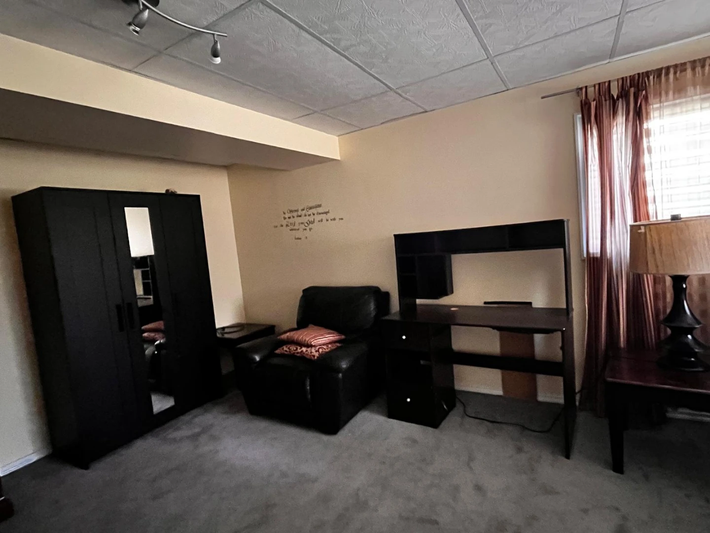 Box Spring, recliner...
