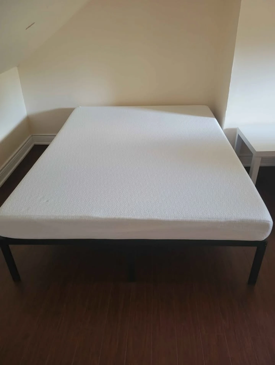 bed frame and mattress - photo 5