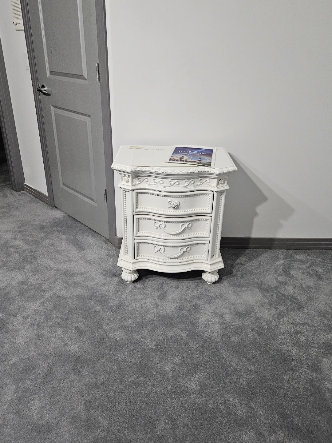 White ornate bedroom nightstand - photo 2