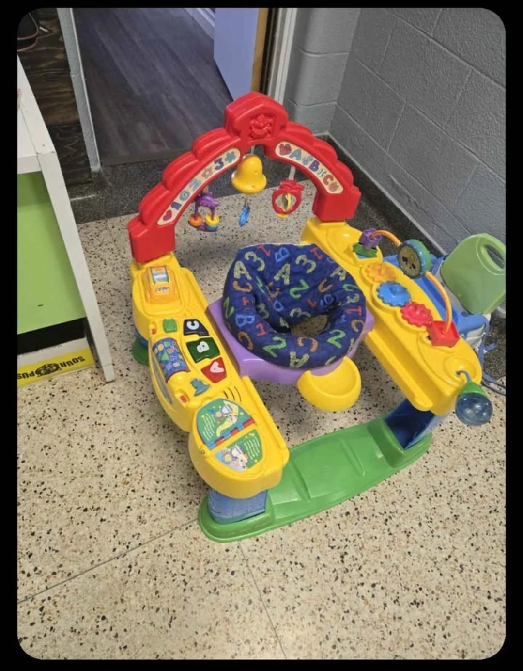 Fisher-Price Laugh & Learn Baby Activity Centre
