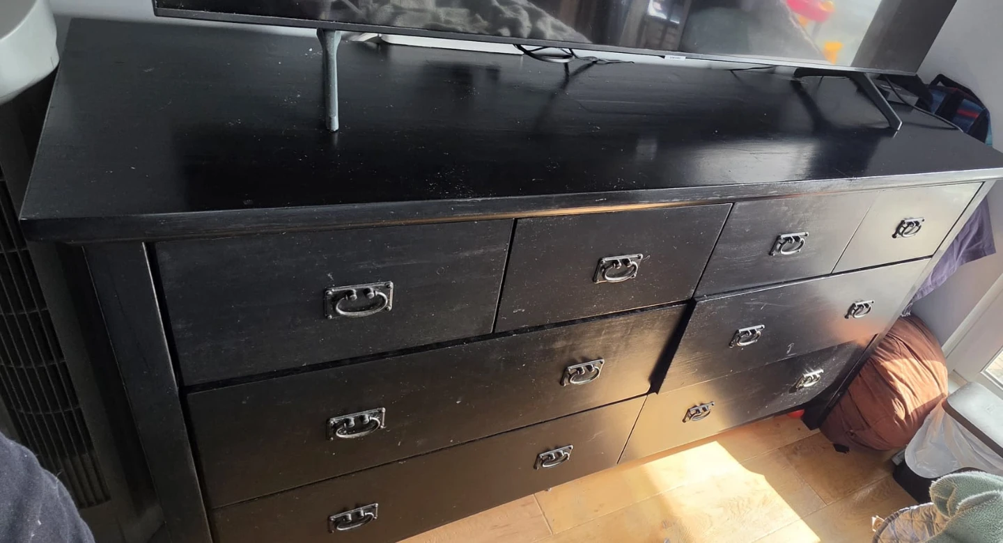 Black 8-Drawer Dresser