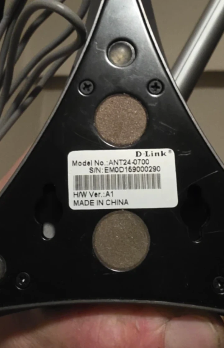 TP-Link Wireless Adapter and D-Link Antenna Stand - photo 5