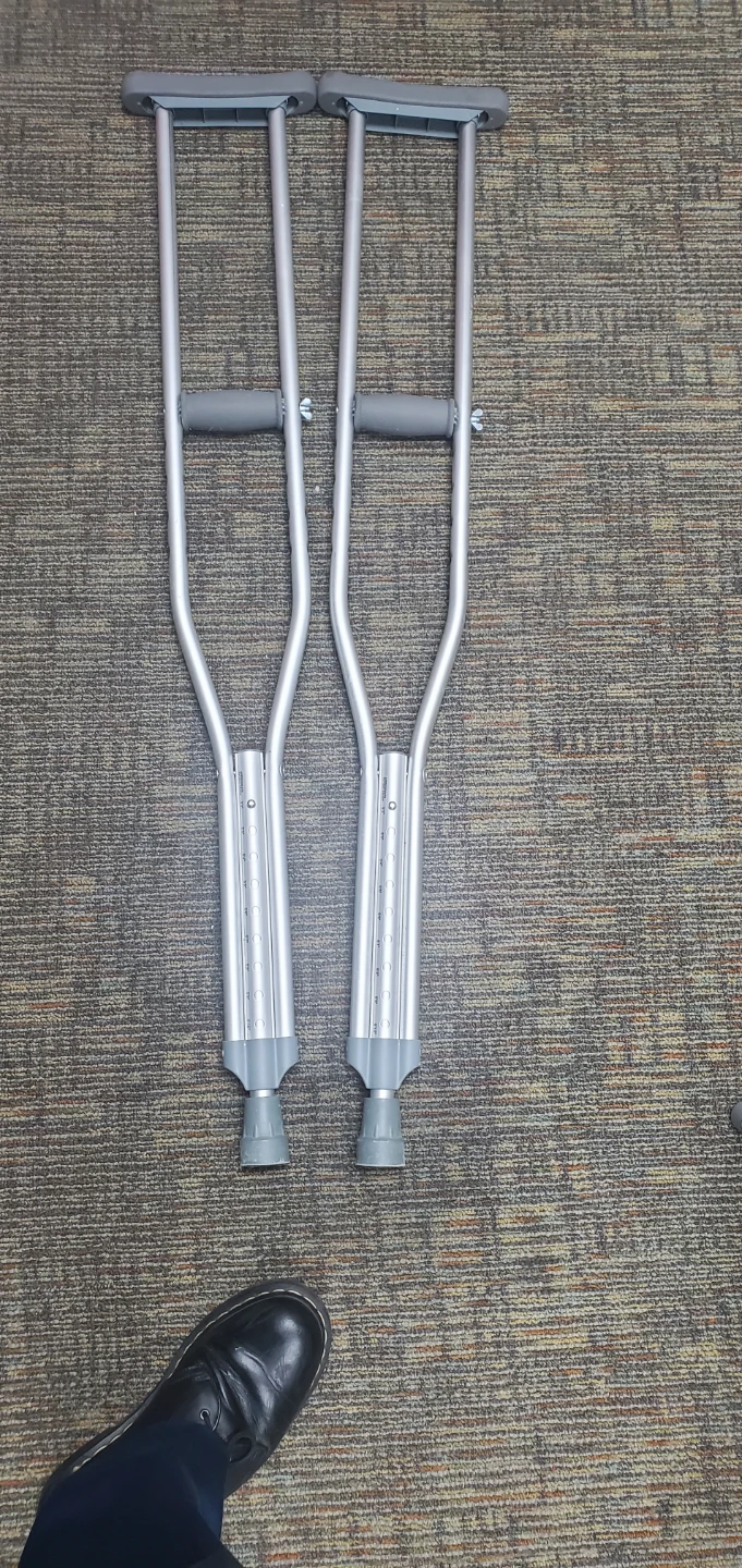CRUTCHES ALUMINUM. ADJUSTABLE