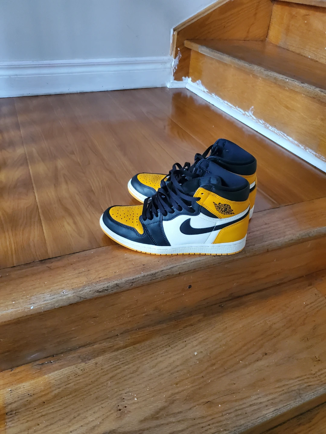 Nike Air Jordan 1 Pollen High-Top Sneakers