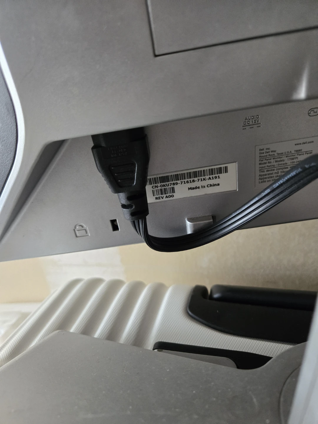 Dell 1708FPt Flat Panel Monitor - photo 3