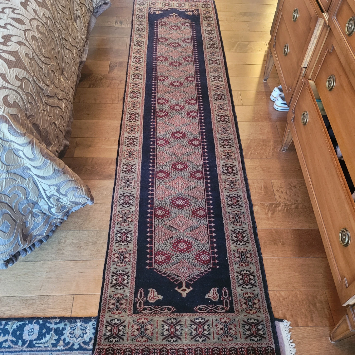 GORGEOUS FINLY HAND KNOTTED RUNNER