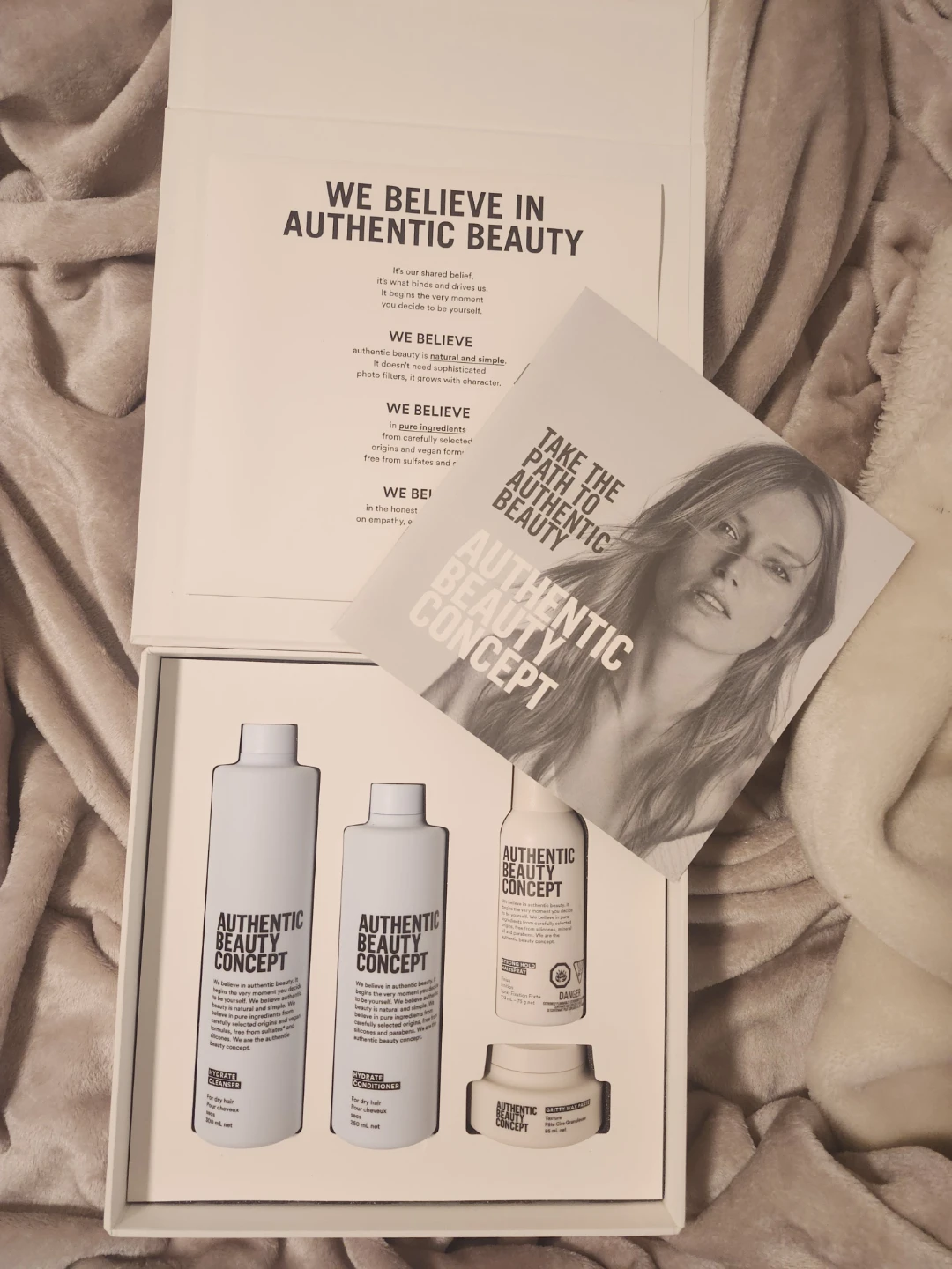 Beauty concept hair care gift set for dry hair - photo 3
