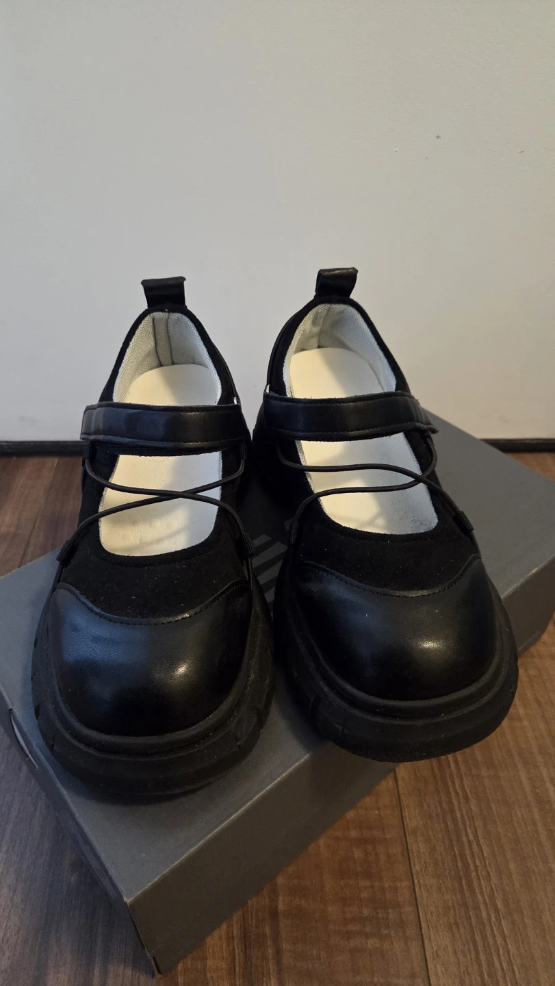 Chunky black platform Mary Jane shoes - photo 4