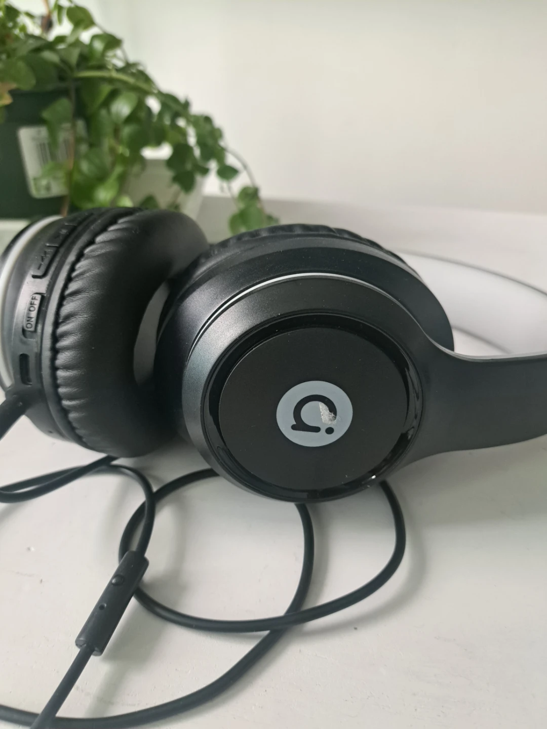 Black Over-Ear Headphones - photo 2