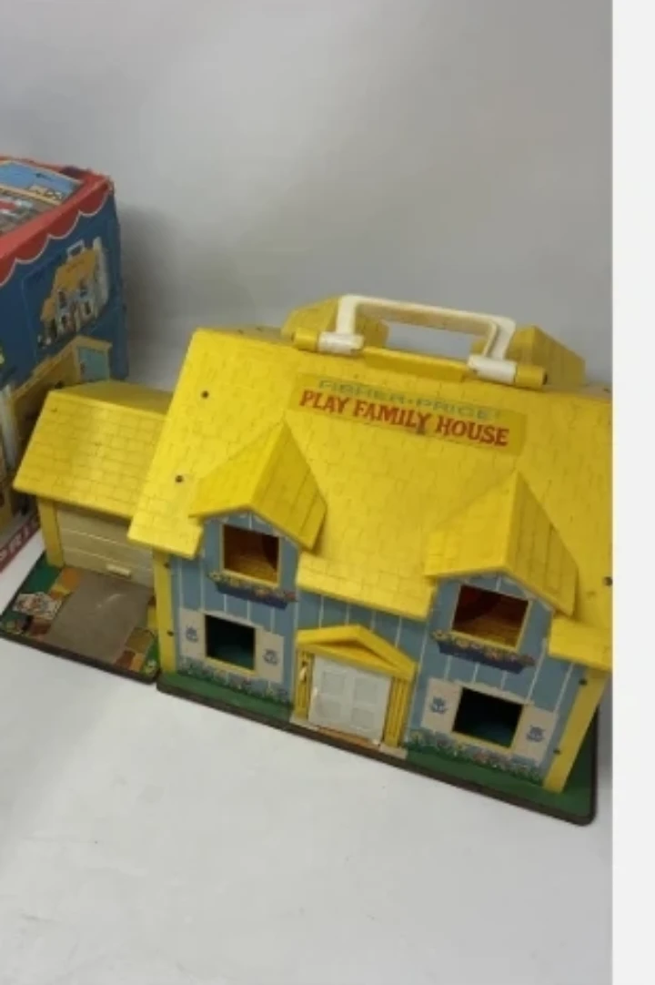 Vintage 1969 Fisher-Price Play Family House