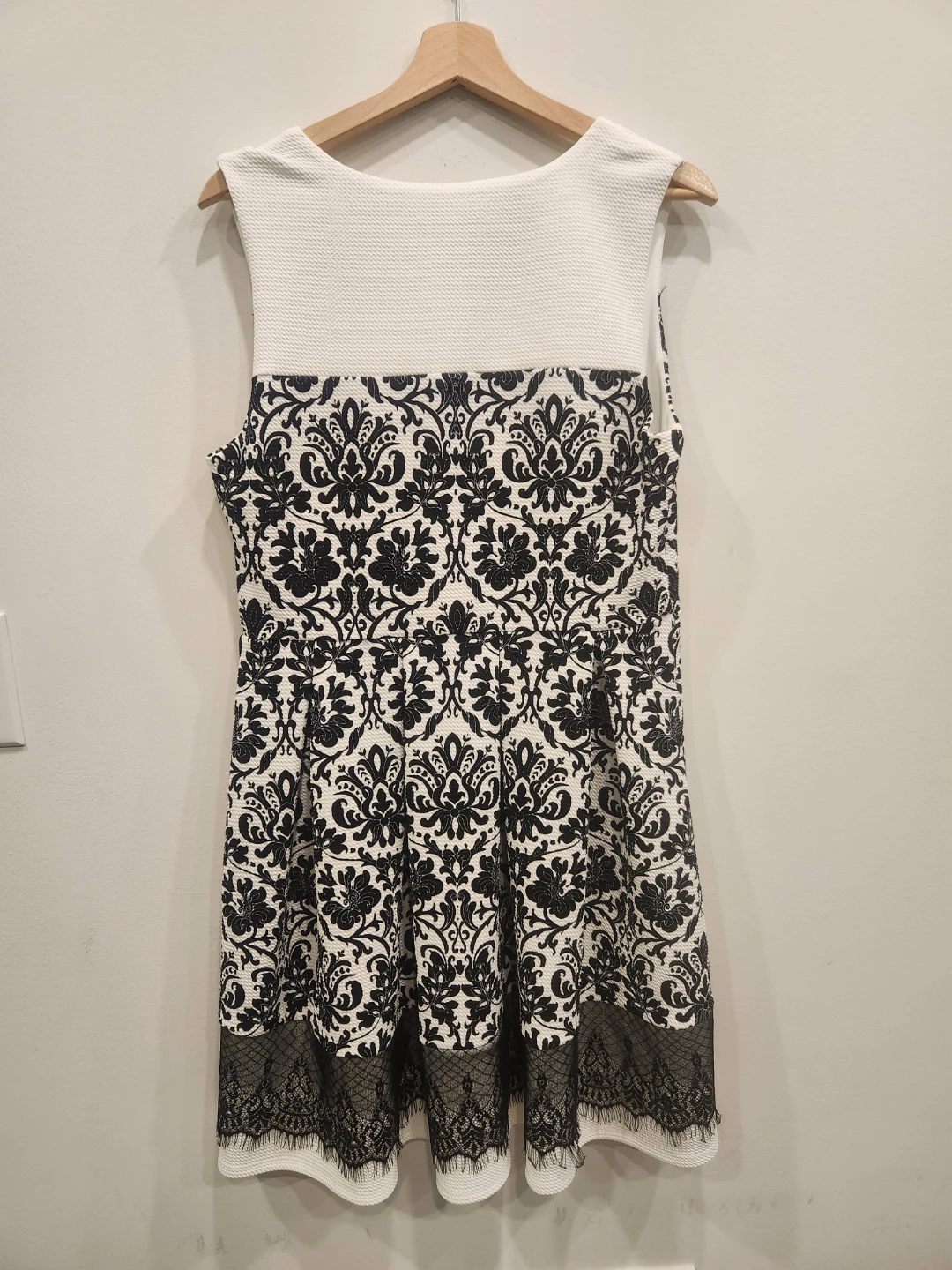 Laura Petites Black and White Dress Size 12 - photo 2