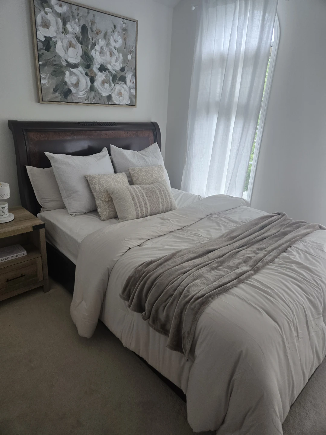 Queen size bed frame with Simmons mattress