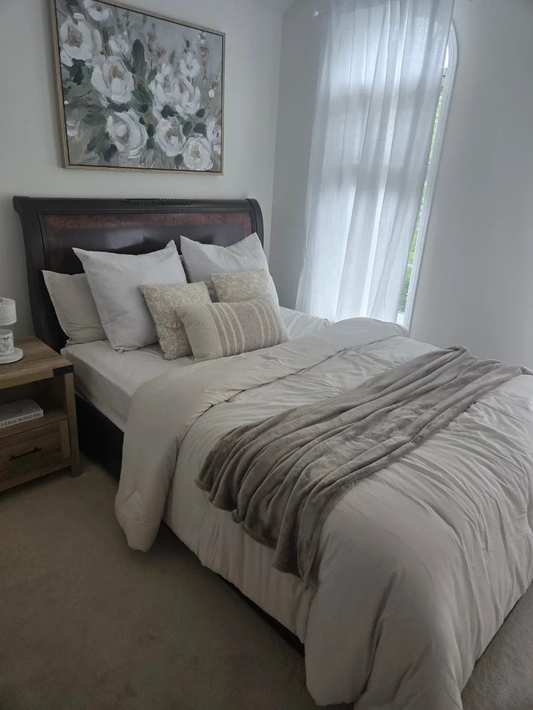 Queen size bed frame with Simmons mattress