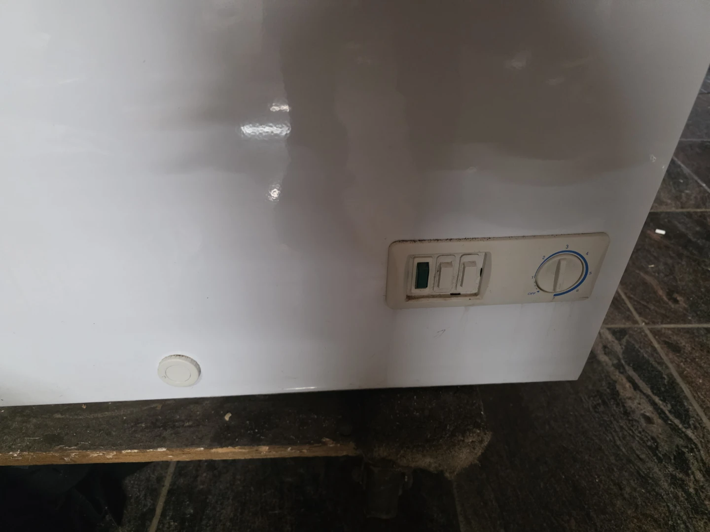 GE White Chest Freezer - photo 2