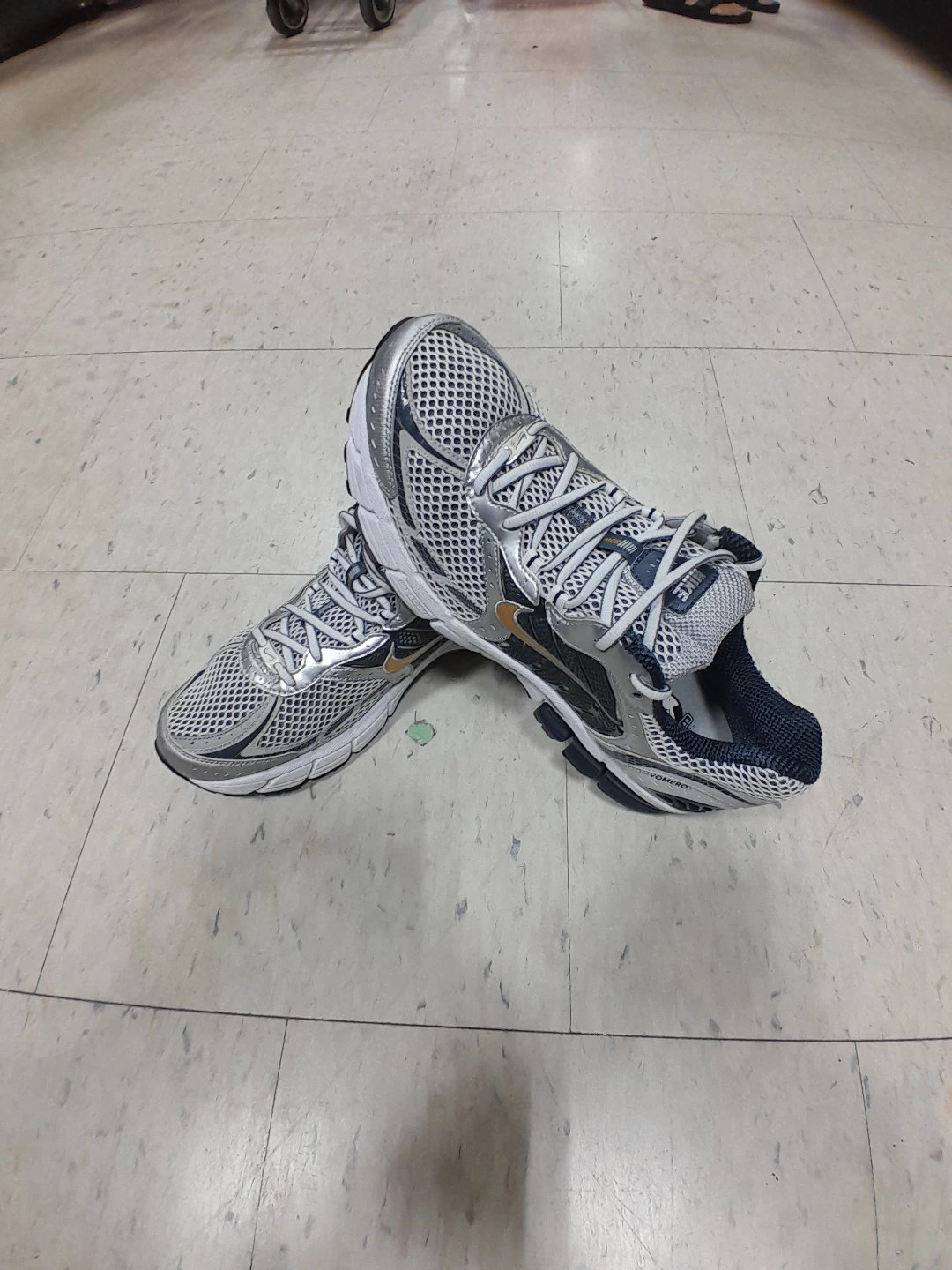 Nike Zoom Vomero Running Shoes Men's Size 11.5 - photo 5
