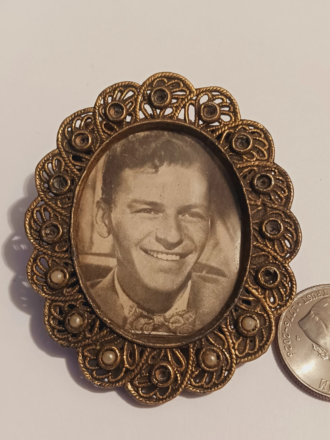 Gorgeous Miniature Bronze Ornate Filigree Oval Picture Frame - photo 3