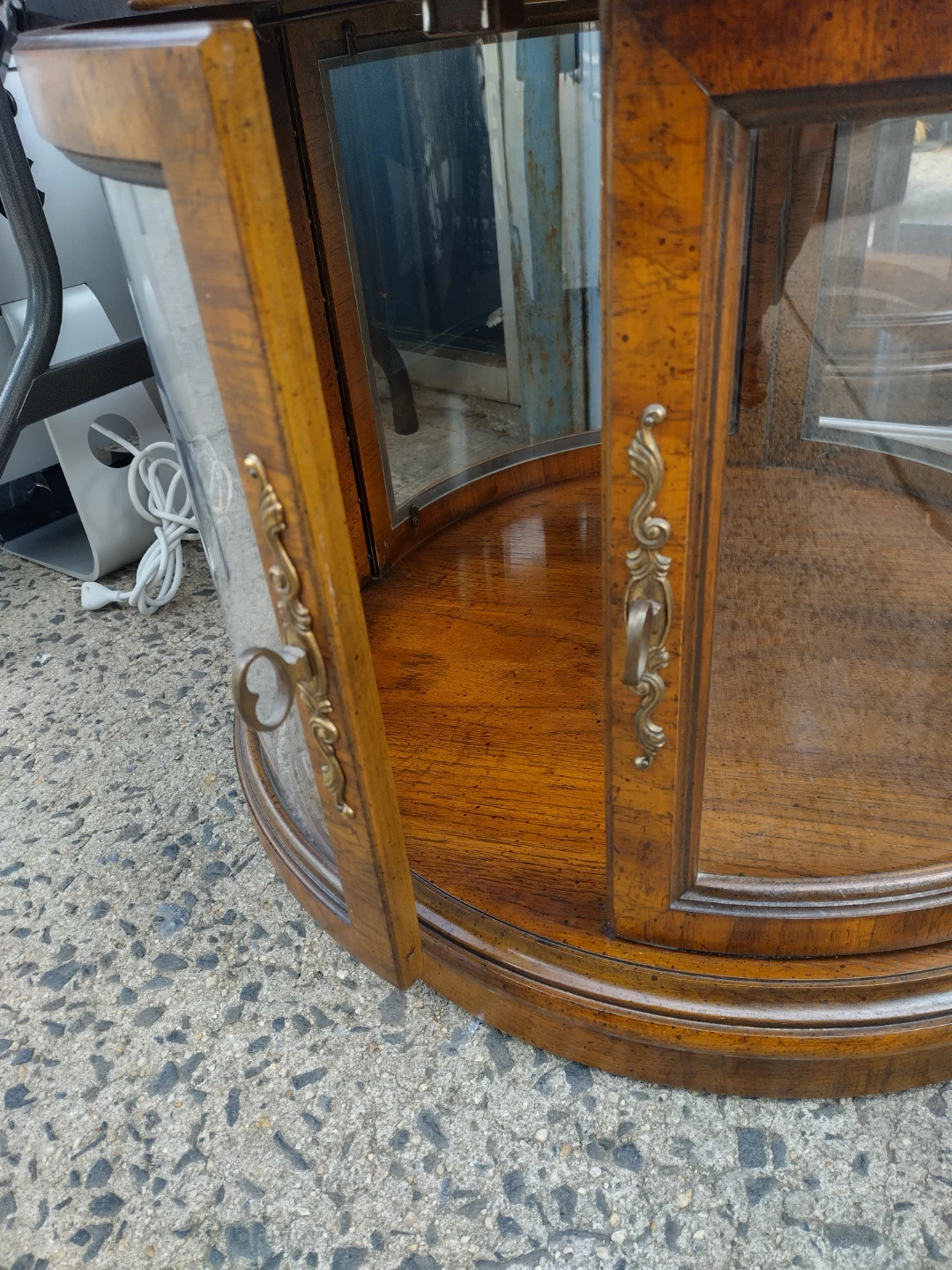Display end table - photo 2