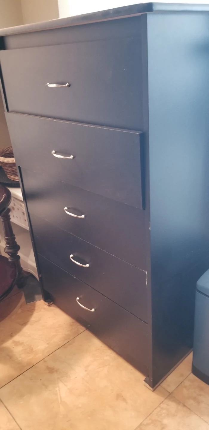 Black Five-Drawer Dresser