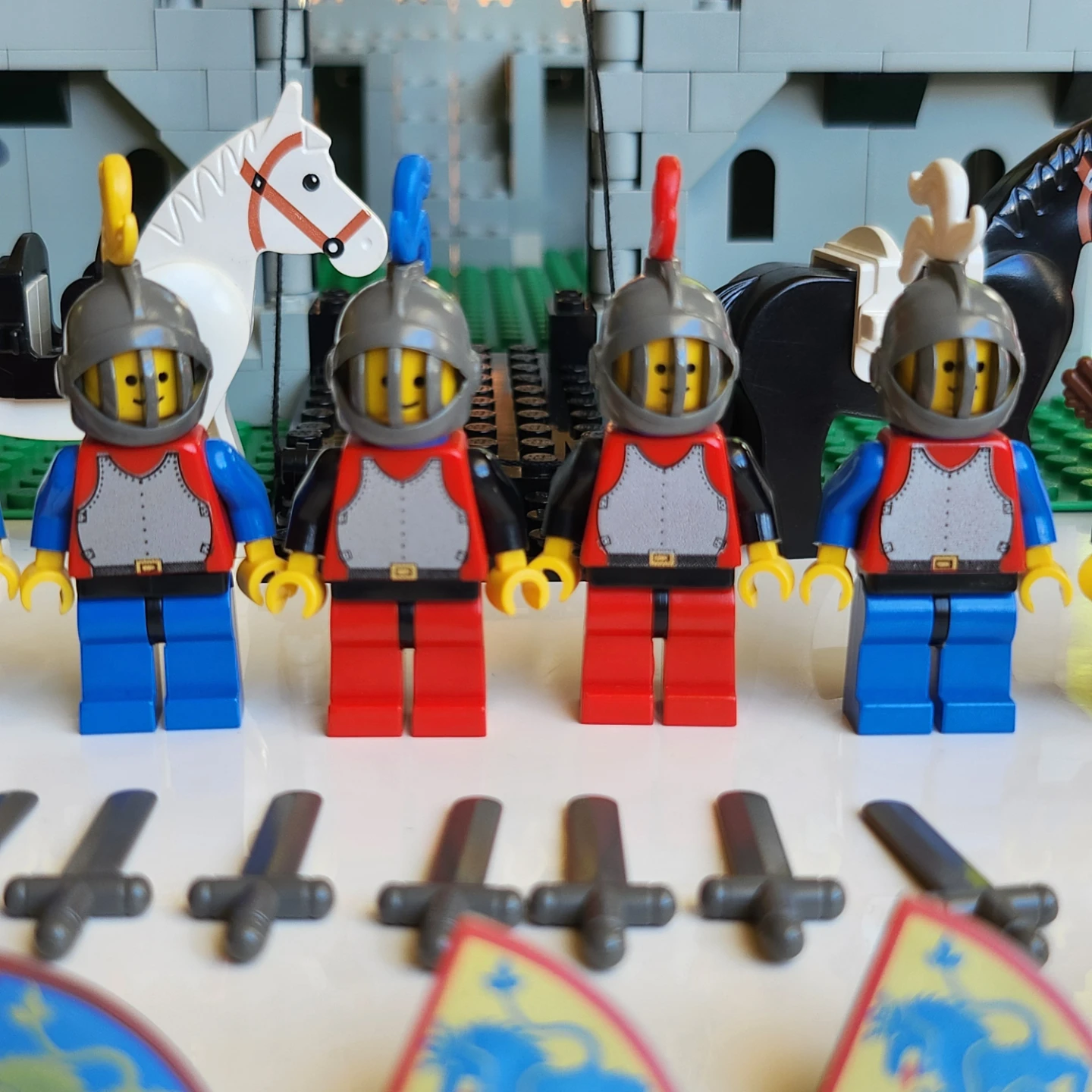 Vintage LEGO 6080 King's Castle 100% Complete - photo 4