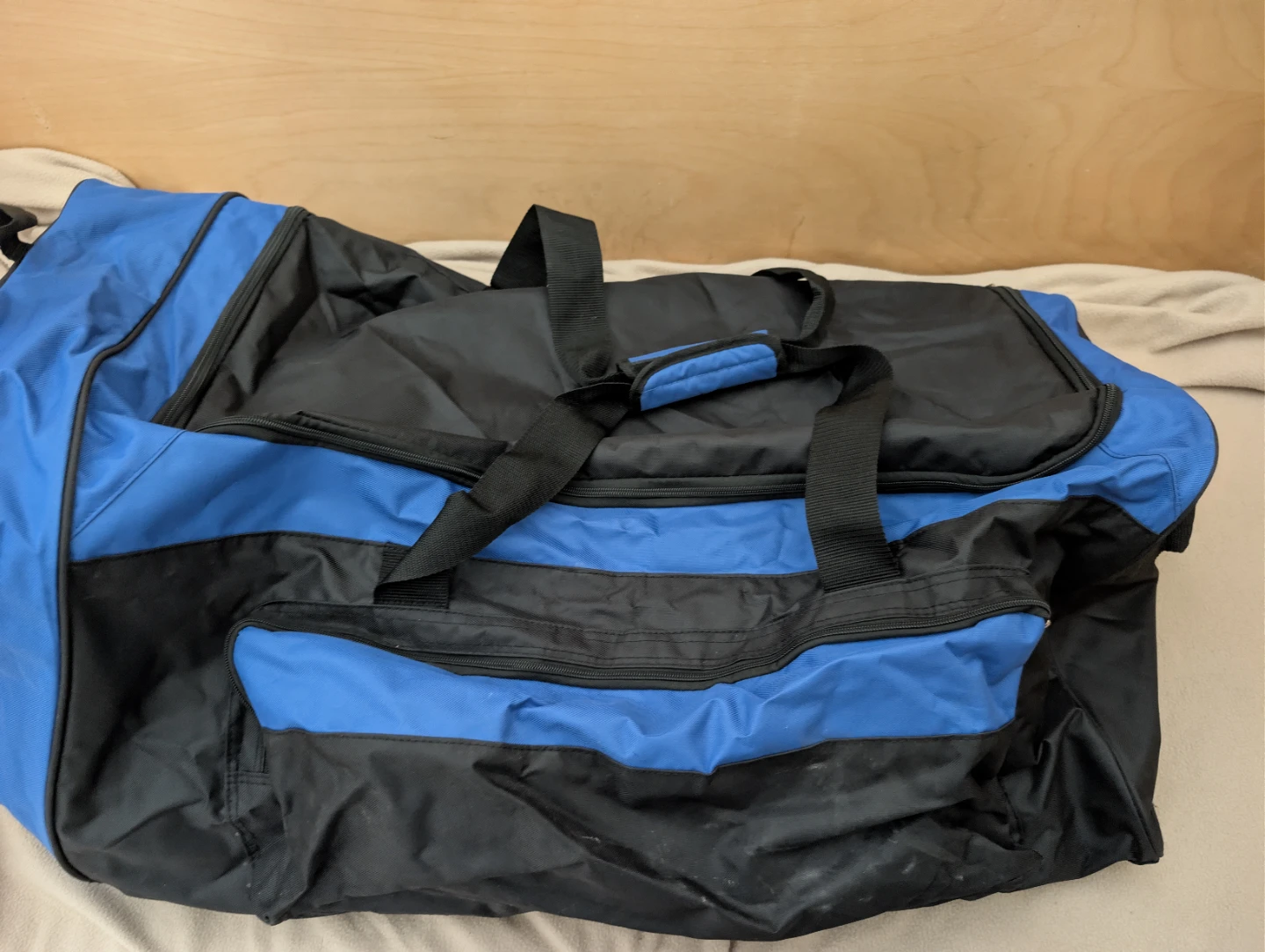 36" DUFFEL BAG FOR SALE