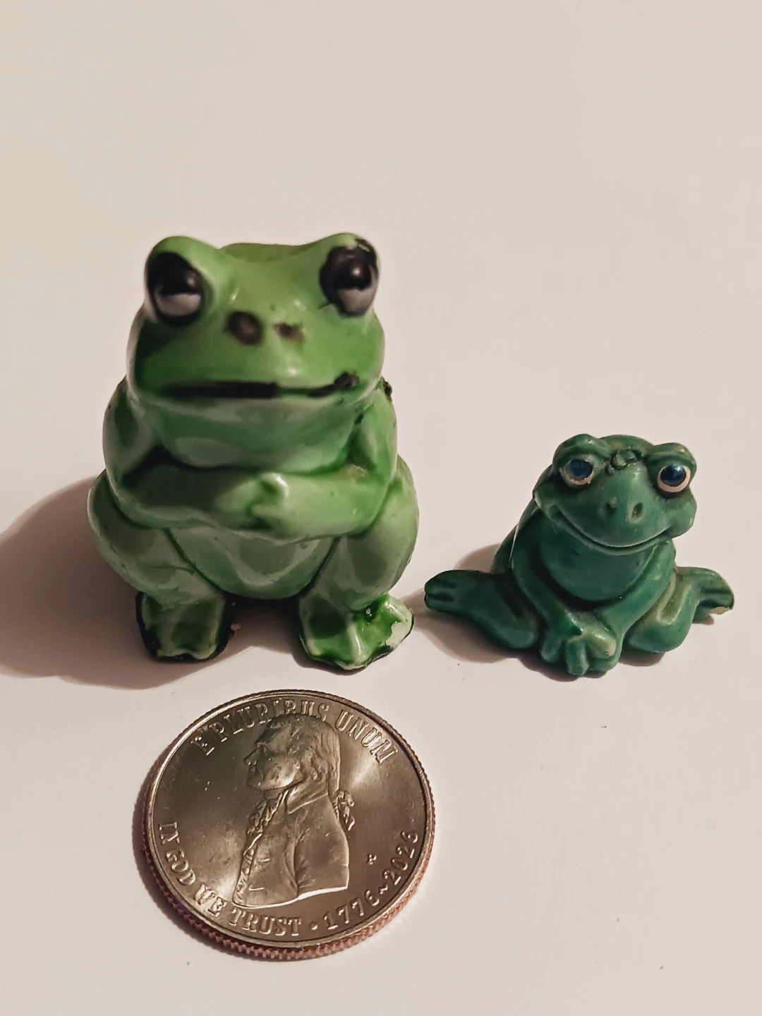 2 Cute Miniature Ceramic Frog Figurines Set - photo 3