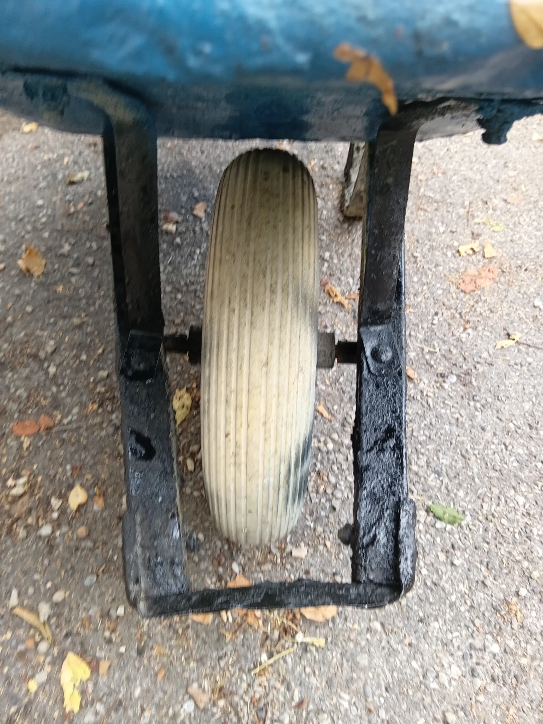 Heavy Duty Commercisl Grade Blue Metal Wheelbarrow - photo 3