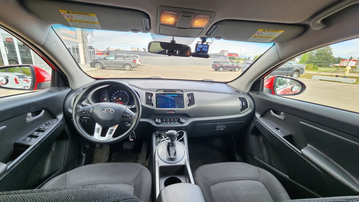Red Kia Sportage - photo 4