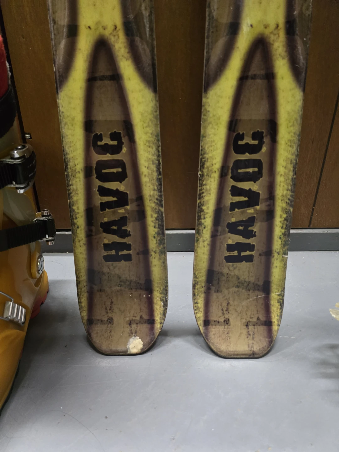 Ski board, ski poles, ski boots,ski helmet - photo 5